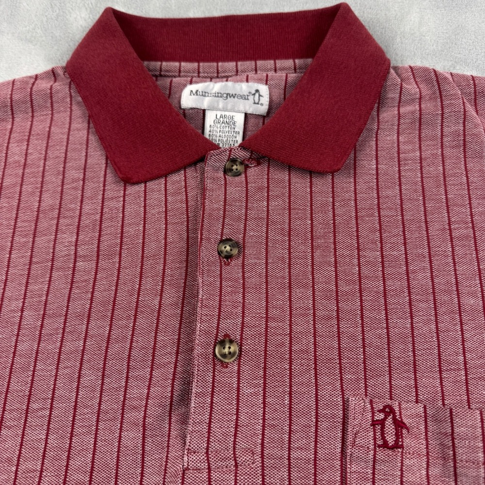 Vintage Y2K Munsingwear Men's Red Stripe Polo‎ Embroidered Penguin Logo Size L